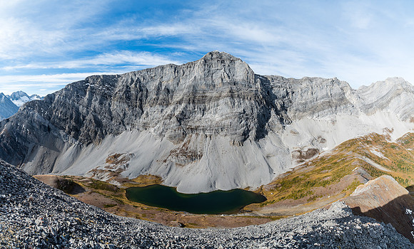 Gorgeous Invincible Lake with Hermione Ridge rising above and Hermione Peak on the far right. The bear is directly beneath us on the close side of the lake.