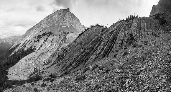 Complex terrain at the headwall. Click for marked routes through or over it.