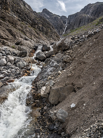 A final glance back at the headwall from the outwash.