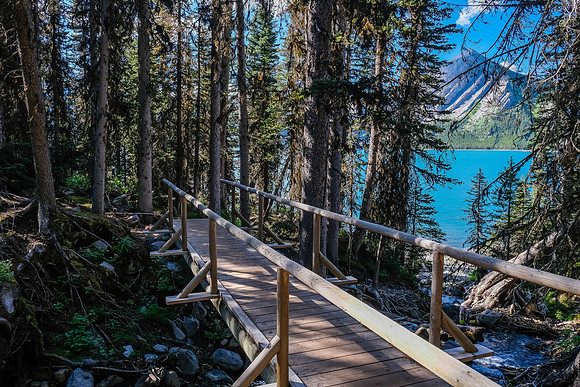 A lovely hike back along Upper Kananaskis Lake.