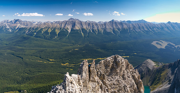 Harvey comes through the infamous pinnacles.