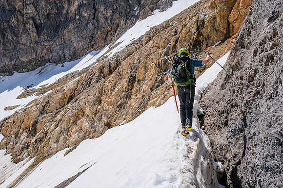 Just about to round the corner and pray for 5 minutes of safety before we're out of cornice exposure
