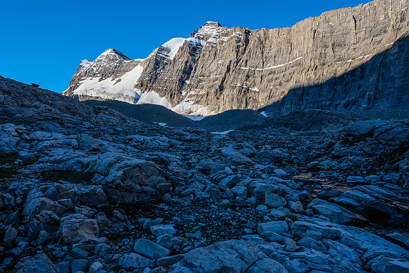 Hiking up the lovely karst valley between Harris and the impressive east wall of Willingdon.