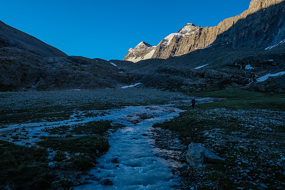 Hiking up the lovely karst valley between Harris and the impressive east wall of Willingdon.