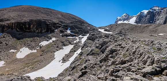 Looking back along the ledge we used to access the easy west face of Harris.