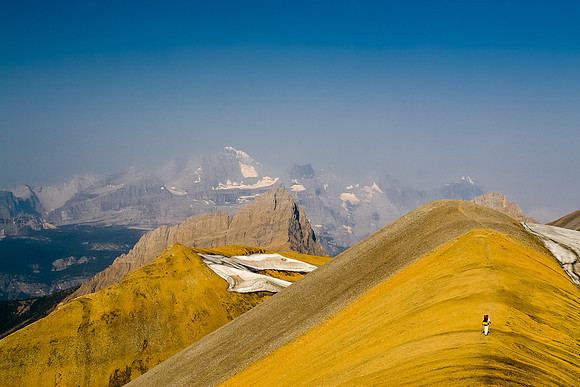Spectacular hiking along Northover Ridge - the Royal Group in the far distance.
