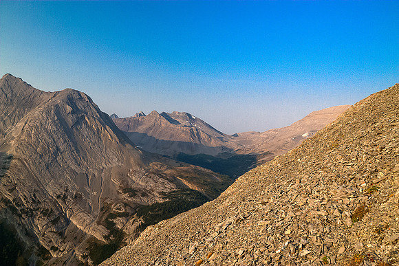 Now we're on the south slopes of Putnik, the Three Isle Lake headwall at lower left and Worthington just left of center in the distance.