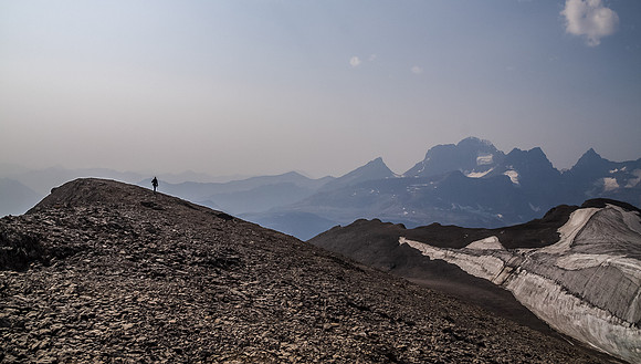 Rod ascends along the summit ridge of Worthington with McHarg at far right and the Royal Group in the distance.