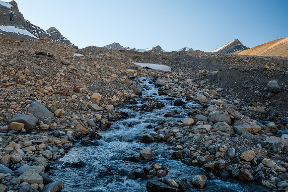 Hiking to the eastern edge of the Upper Martin Creek valley.