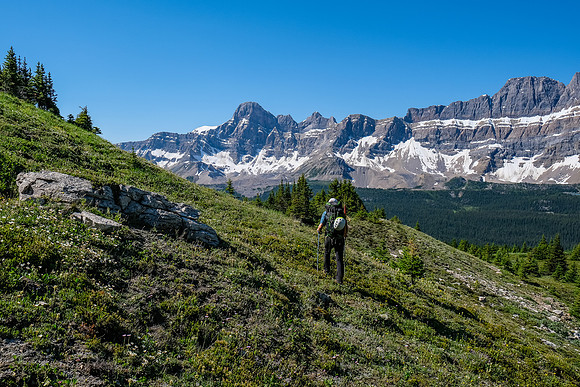 Crossing the Siffleur River valley back to the Quartzite Col.