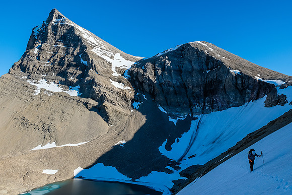 Descending the 2800m col into Upper Martin Creek.
