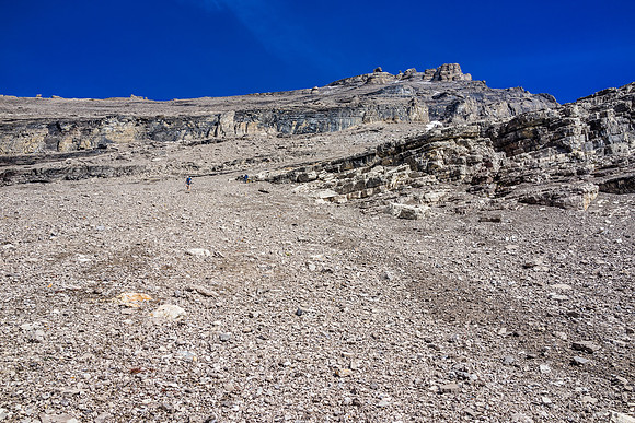 You can see the cliff bands (L) that we avoided on descent (and ascent).