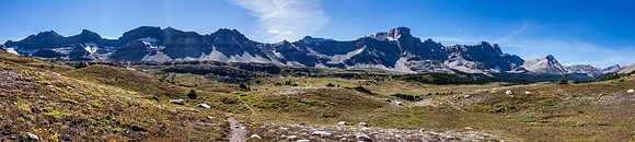 The amazing terrain and views of the Siffleur Valley on the trail to Quartzite Col.