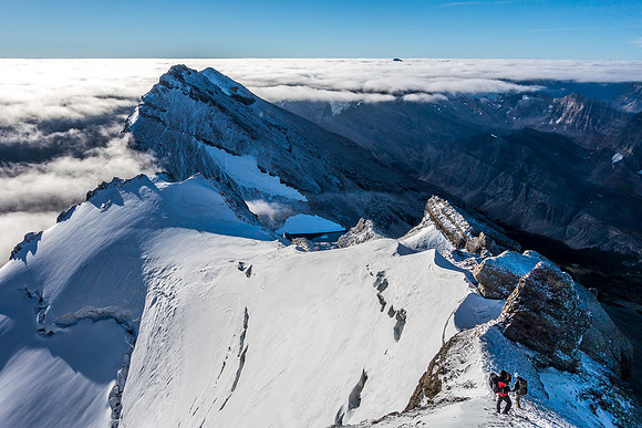 We start back down the south ridge, heading for Crown Peak and SE Tower.