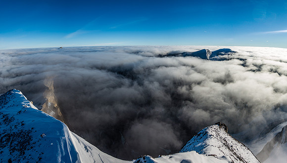 Incredible scene of Recondite and Harris just peeking over the clouds.