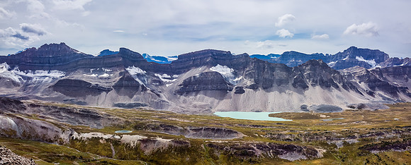 Peaks visible across the Siffleur River valley, including Mosquito, Ramp and Quartzite (L to C).