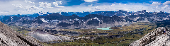 The entire Siffleur River Valley is now visible running below us.