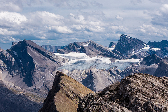The obvious forms of Deluc, Little Cataract and Cataract Peak.