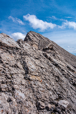 The scrambling goes from "easy" to "moderately easy" near the summit of Devon Mountain.