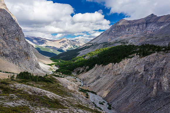 Descending towards Isabella Lake which is still too far to see at this point.