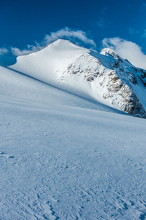 I think that Tilly (aka Little Trapper or Barrel Peak) is a peak in its own right. Small - but still a peak!