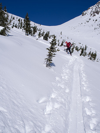 Grunting up the second steep section below the upper bench.