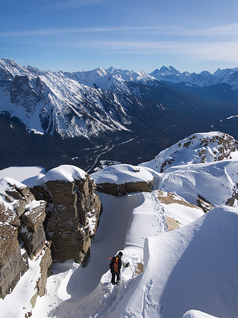 Kev negotiates the terrain around the moat. Just ahead of him on skier's left is a massive hole beside the rock where the snow doesn't pile up consistently.