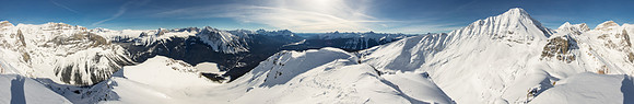 Panorama including Carnarvon and the ascent ridge. The avy slope looks flattened in this view!