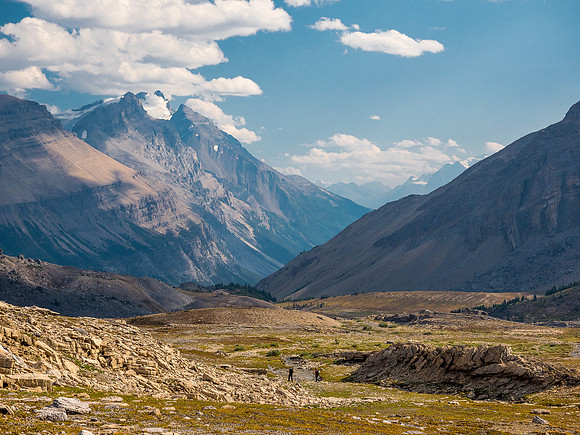 Hiking out of the sublime valley.