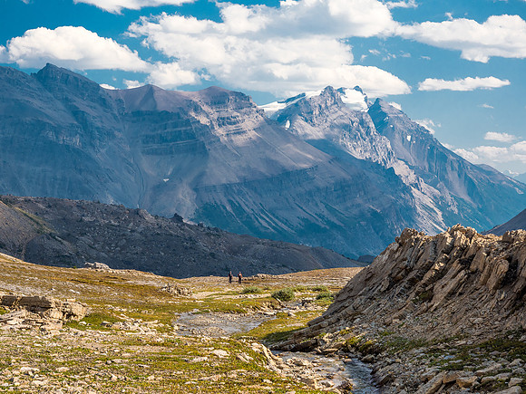 Hiking out of the sublime valley.