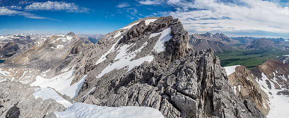 There is some moderate scrambling between here and the col to the summit block.