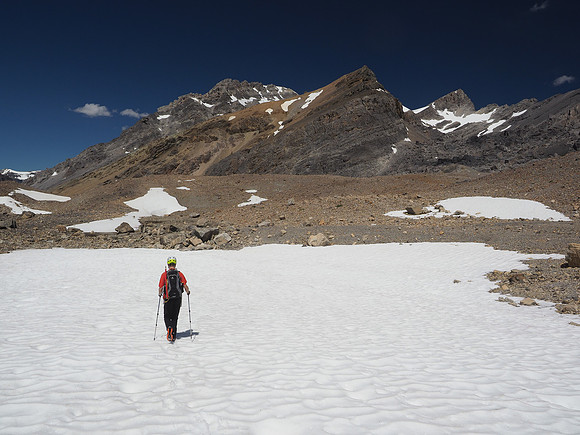 Hiking across the valley bottom towards Bobac.