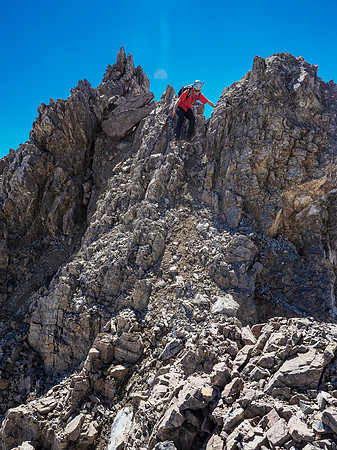 The ridge is horribly loose and routefinding is key to keeping it within the realm of a "scramble".