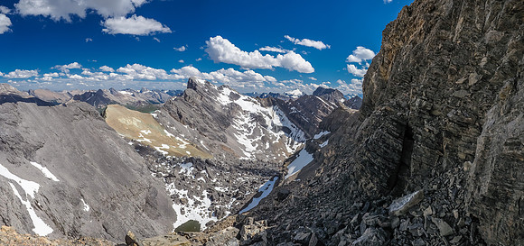Looking along our slightly more complicated bench as we navigate our way back to the crux, located to the right here.
