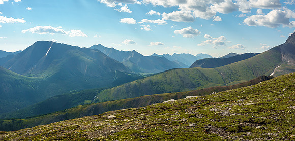 Views back over Snow Creek Summit along the Cascade fire road.