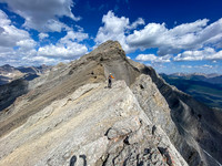 A tricky traverse between Greater Prow and Prow Mountain.