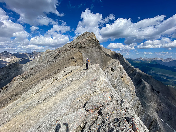 A tricky traverse between Greater Prow and Prow Mountain.