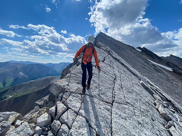A tricky traverse between Greater Prow and Prow Mountain.