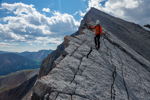 A tricky traverse between Greater Prow and Prow Mountain.