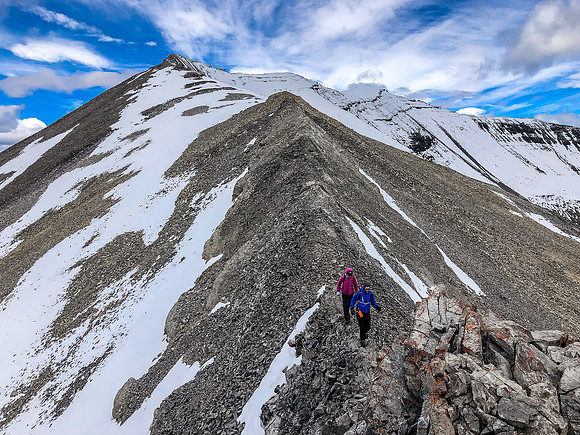 Descending the west ridge of Wapiti Mountain.