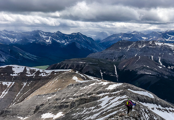 Descending the west ridge of Wapiti Mountain.