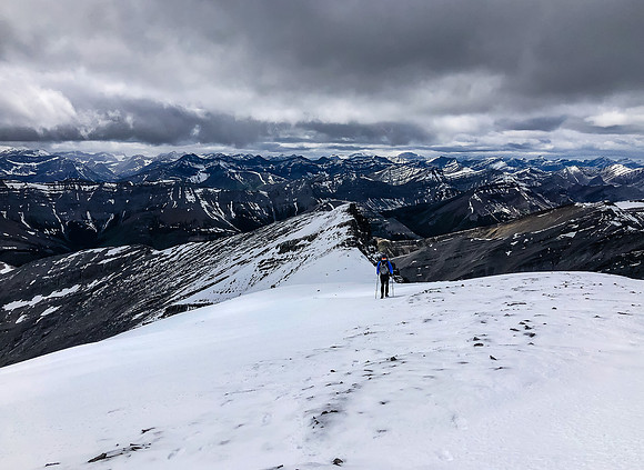 Descending the west ridge of Wapiti Mountain.