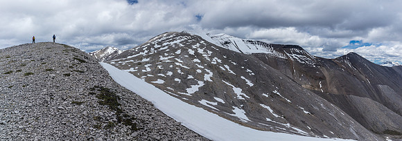 Hiking along the west ridge of Wapiti Mountain.