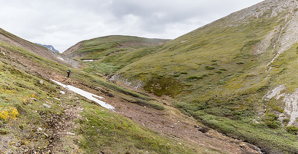 Nearing Shale Pass.