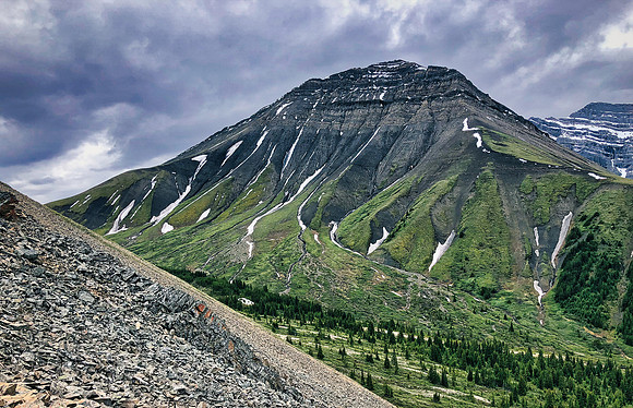 Descending towards Peters Creek and Chirp Peak.