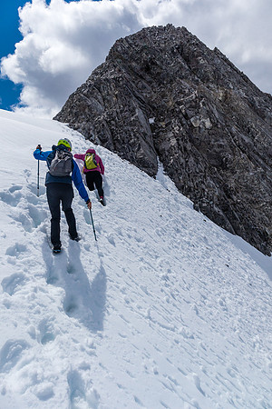Heading back along the south ridge to the crux.