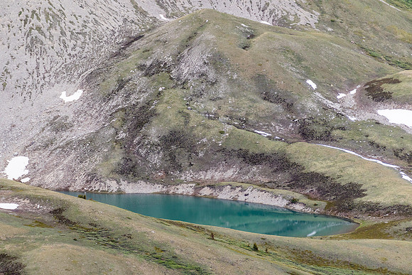 The lower tarn to the SE.