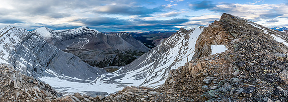 Believe it or not the gorgeous peak at center left is unnamed and over 3000m! Strange.