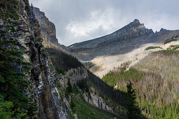 This is where we got lost in the morning, now descending back down the cliffs - on trail this time!