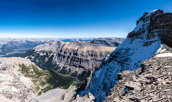 The very impressive north face of Murchison, plunging down a few thousand meters to a lush valley below.